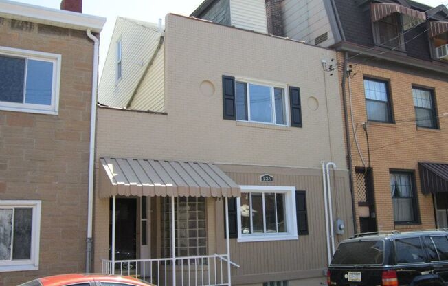 Huge Luxury South Side Home w/ Stainless Kitchen appliances and A/C