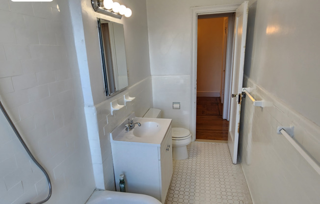 1 bed, 1 bath, $2,395, Unit 32C