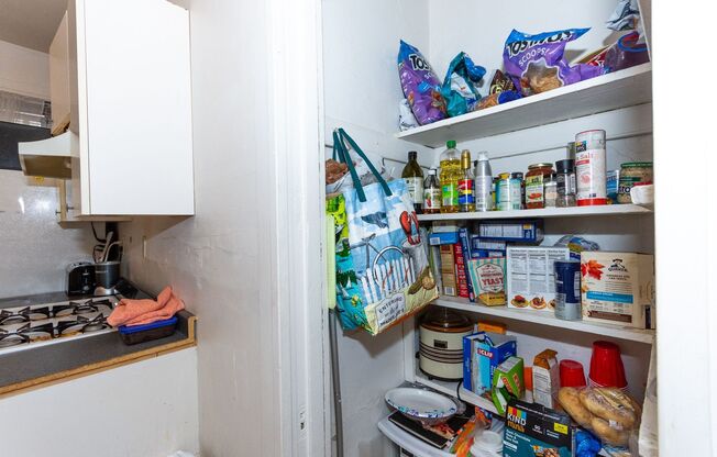 3 beds, 1 bath, $3,300, Unit Unit #16