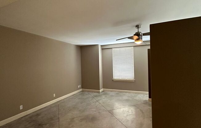 INCLUDES GARAGE PARKING AND INDOOR POOL! 1 BR/1 BA Downtown Memphis Condo in the Historic Claridge House