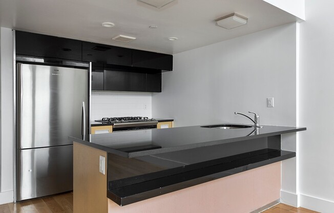 2 beds, 2 baths, $4,595, Unit 4E