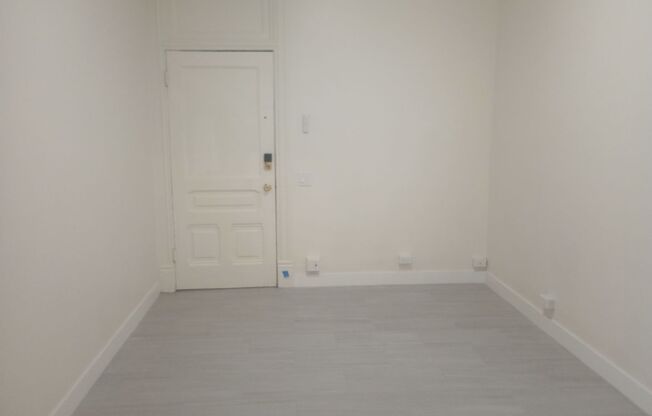 Studio, 1 bath, 300 sqft, $1,500, Unit 32