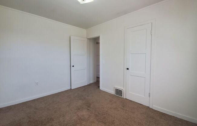 3 beds, 1 bath, $1,575, Unit 1411