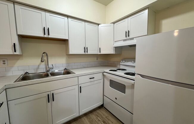 2 beds, 1 bath, $925, Unit 5033 Hawthorne # 6