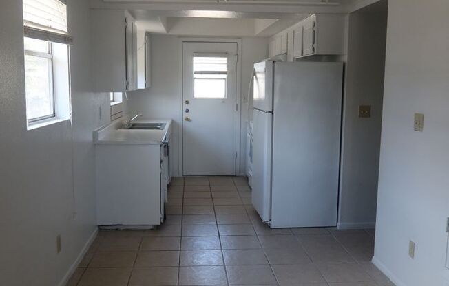 2 beds, 1 bath, $1,000