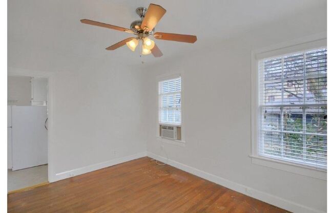 2 beds, 1 bath, $1,995, Unit 401 E. 33rd St