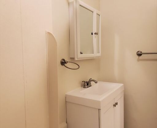 Studio, 1 bath, 550 sqft, $1,275, Unit 111