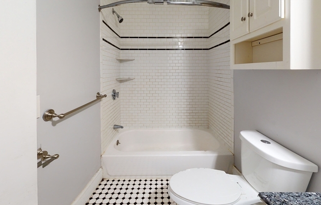 2 beds, 2 baths, 950 sqft, $2,550, Unit 1
