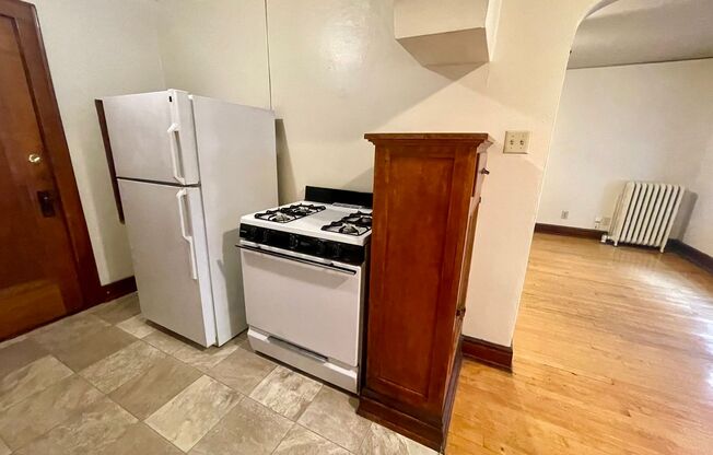 Studio, 1 bath, $825, Unit 03