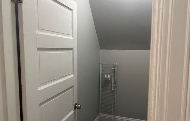 1 bed, 1 bath, 1,000 sqft, $1,375, Unit Apt 4
