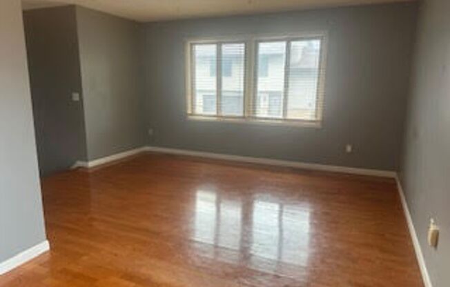 2 Bedroom End Unit Townhome   Move in 5/1 $200 Off 1st month rent