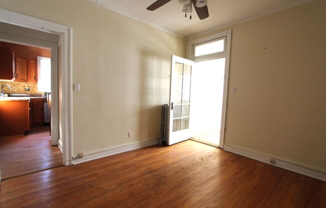 3 beds, 1 bath, $1,800, Unit Unit 2