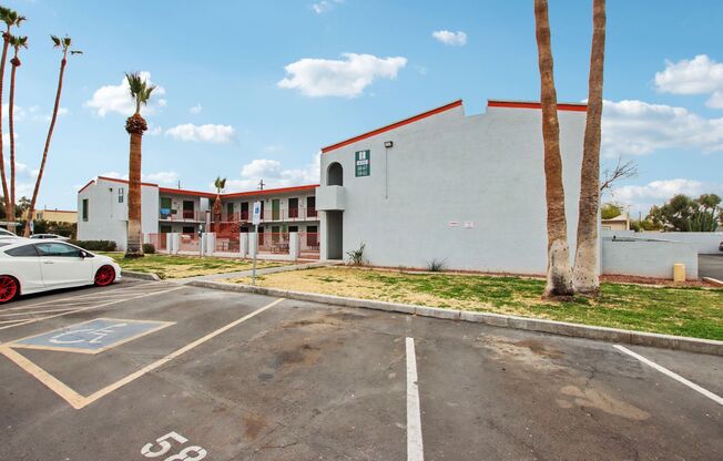 2 beds, 1 bath, 748 sqft, $1,649, Unit E67