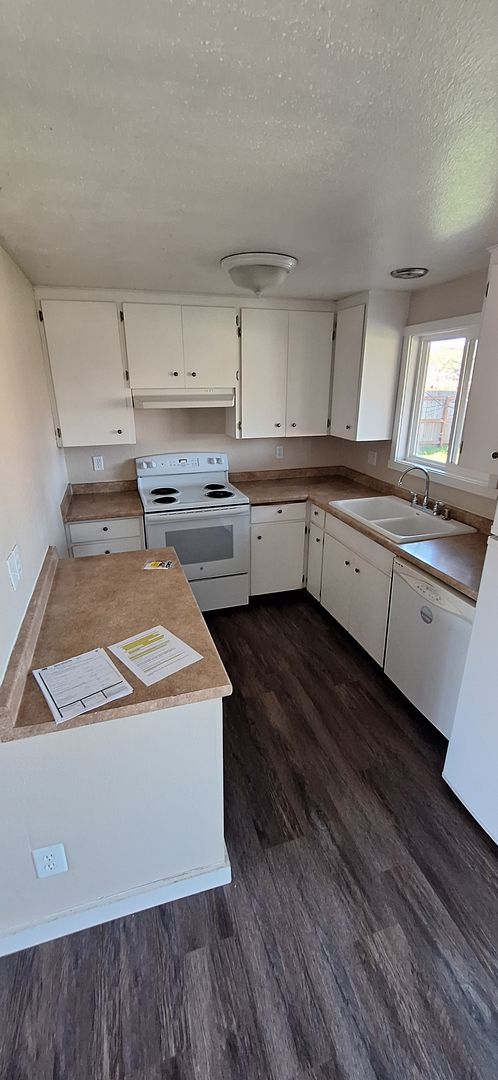 Single level pet friendly home - Move In Special