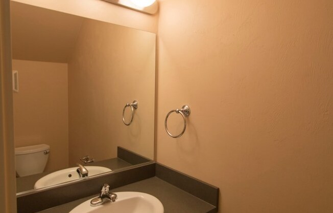 3 beds, 2.5 baths, 1,283 sqft, $2,325, Unit 19