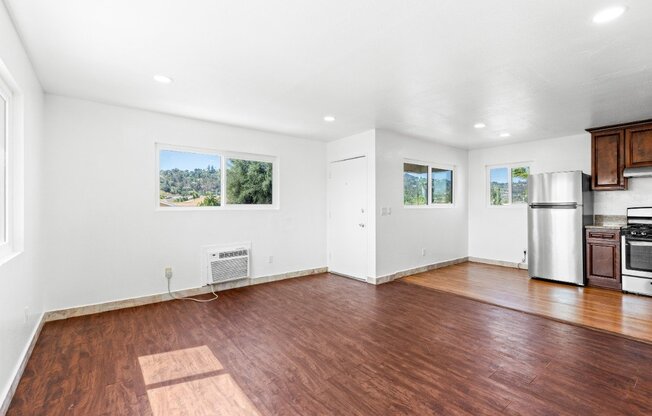 1031 LESLIE RD