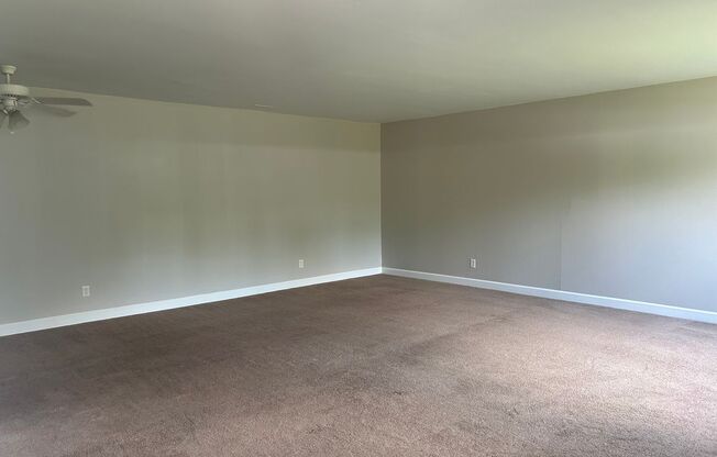 3 beds, 2.5 baths, 1,636 sqft, $1,379, Unit 729