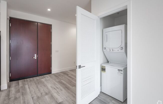 3 beds, 3 baths, 1,412 sqft, $5,480, Unit 307