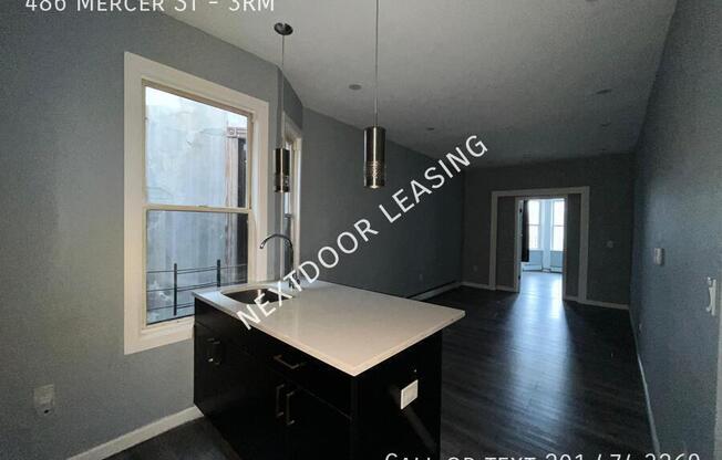 486 MERCER ST