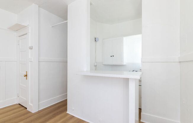 Studio, 1 bath, 300 sqft, $1,900, Unit Unit 6