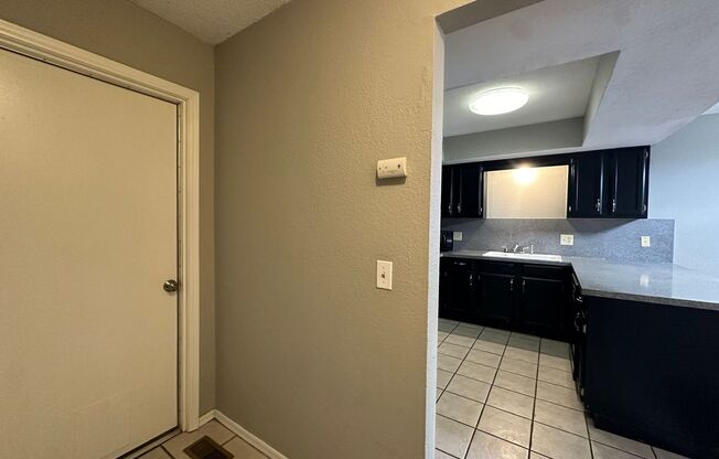 2 Bedroom 2.5 Bathroom 2 Car Garage Condo *Edmond Schools!