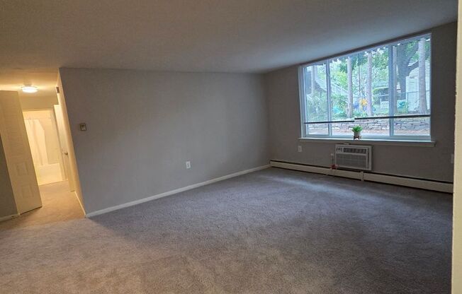 2 beds, 1 bath, 800 sqft, $1,595, Unit 128