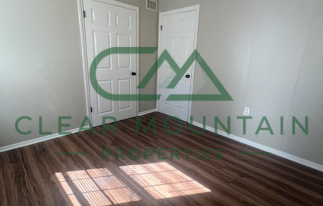 2 beds, 1 bath, $1,195, Unit 3D