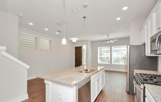 716 STRAWBERRY PNES CT