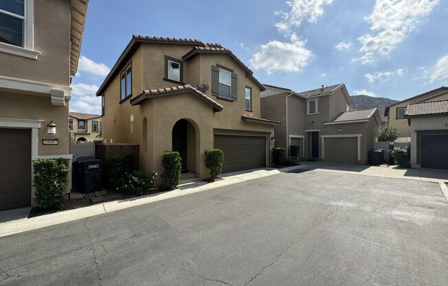 Beautiful 3 bed 2.5 bath newer home for lease in Riverside with 2 car garage