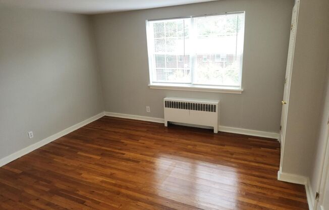 2 beds, 1 bath, 897 sqft, $2,335, Unit G-14