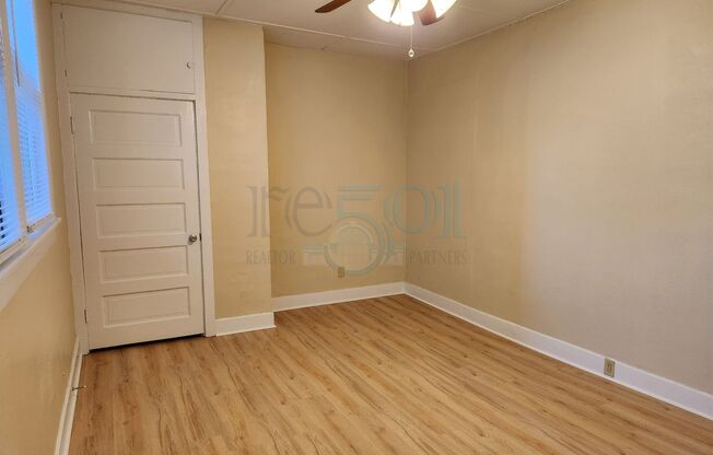 2 beds, 1 bath, $1,095, Unit Battery, 2219 S.