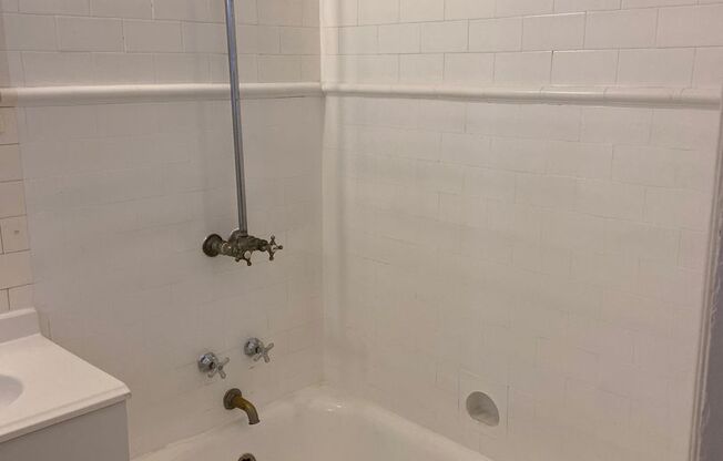 Studio, 1 bath, 275 sqft, $1,200, Unit 209