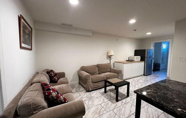1 bed, , 120 sqft, $600, Unit Basmt R