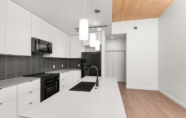 2 beds, 2 baths, 910 sqft, $1,867, Unit 312