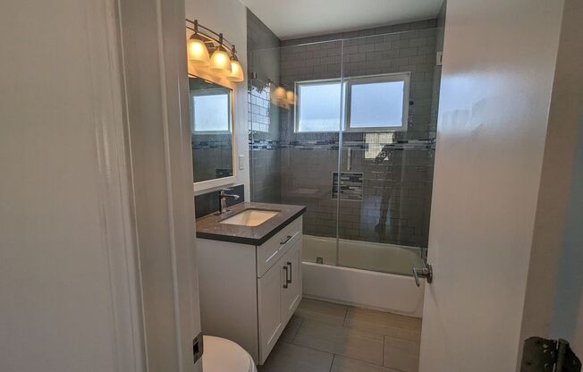 2 beds, 1 bath, 959 sqft, $3,000, Unit 2036 1/2