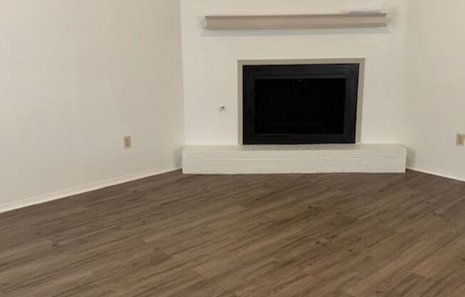 2 beds, 2 baths, 925 sqft, $955, Unit 1401