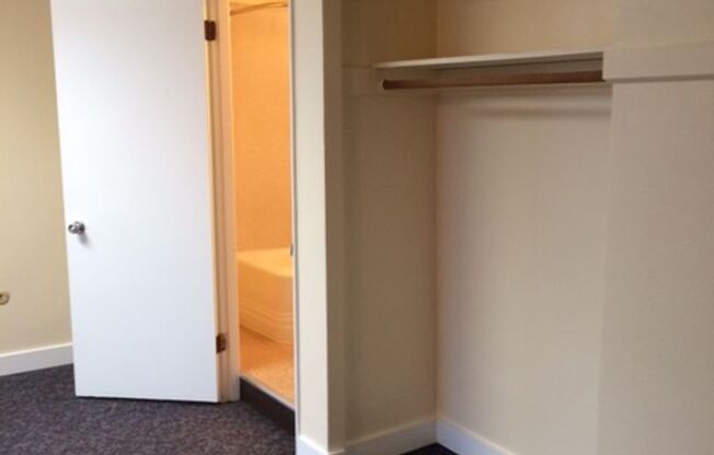 Studio, 1 bath, 329 sqft, $945, Unit 414