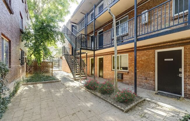 1137 Columbine St – Charming 1-Bedroom Apartments in a Historic Congress Park Building!