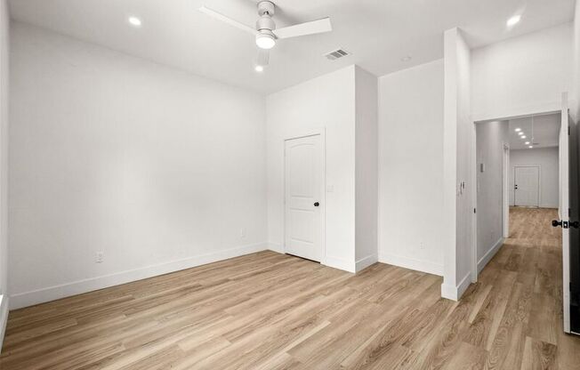 808 W 10 ST