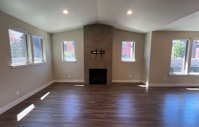 Single Level Home in Unique Bend Neighborhood
