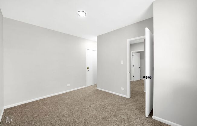 7715 S South Shore