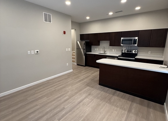 1 bed, 1 bath, 636 sqft, $2,000, Unit 308