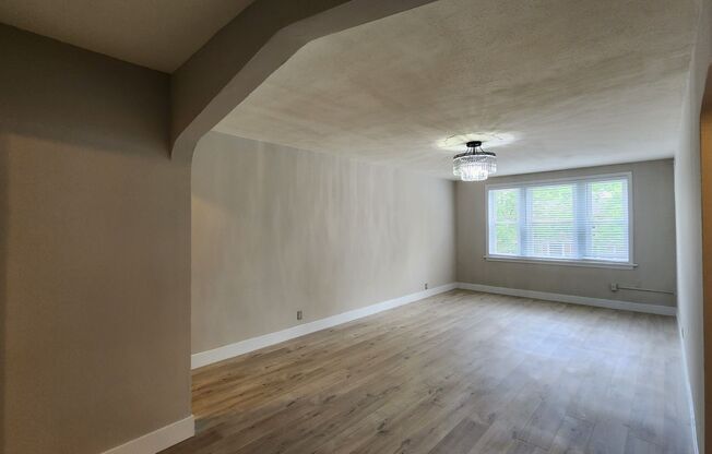 7512 Cromwell