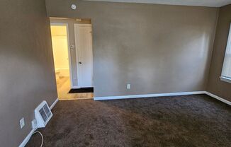 3 beds, 1 bath, $1,100