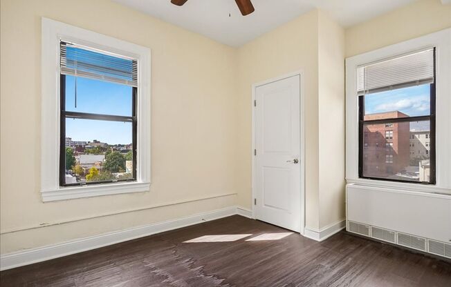1 bed, 1 bath, $2,200, Unit 1616 16th Street NW Unit 505