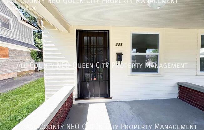 223 W PARKWOOD DR