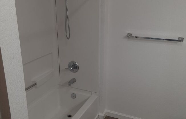 2 beds, 1 bath, 848 sqft, $1,900, Unit 1802