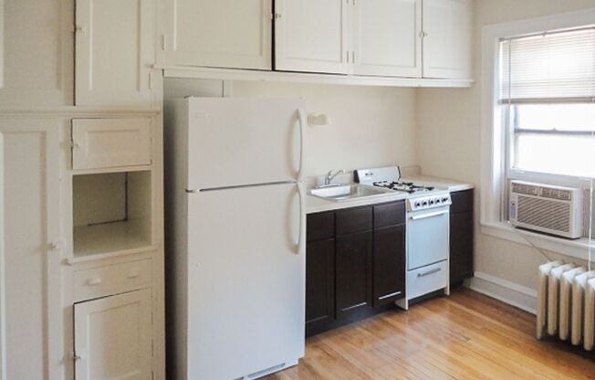 Studio, 1 bath, 350 sqft, $1,185, Unit 1948-2U