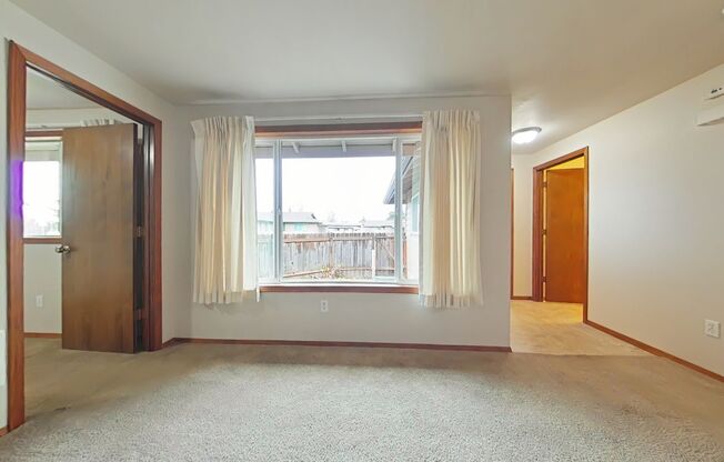 2 Bedroom Apartment ~ Close to 9th Street