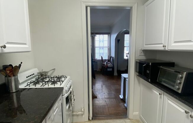 1 bed, 1 bath, 803 sqft, $1,510, Unit Royal York 304